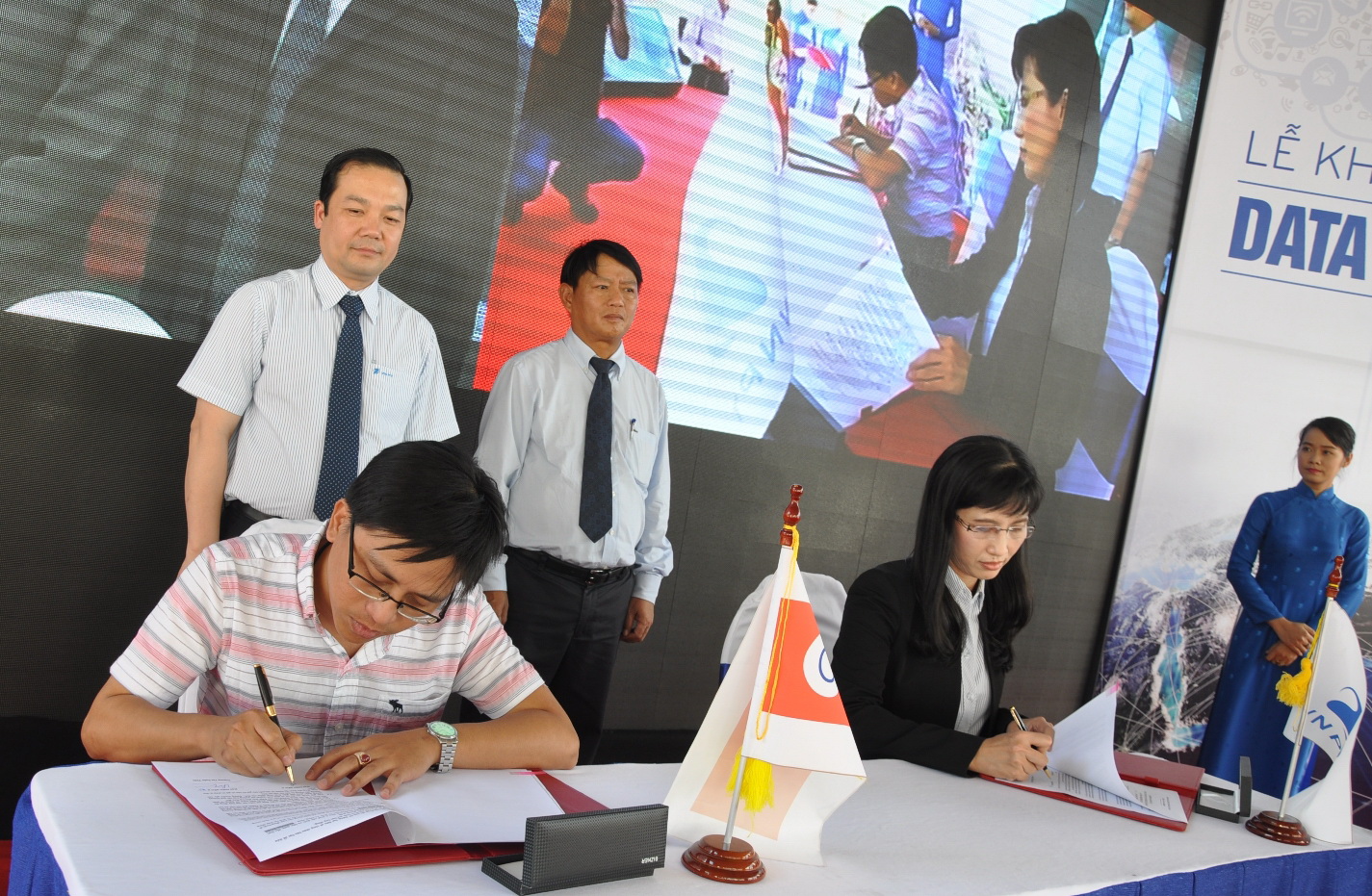 Ký[-]kết[-]ở[-]Khu[-]chế[-]xuất[-]Tân[-]Thuận[-]-[-]TP.[-]Hồ[-]Chí[-]Minh